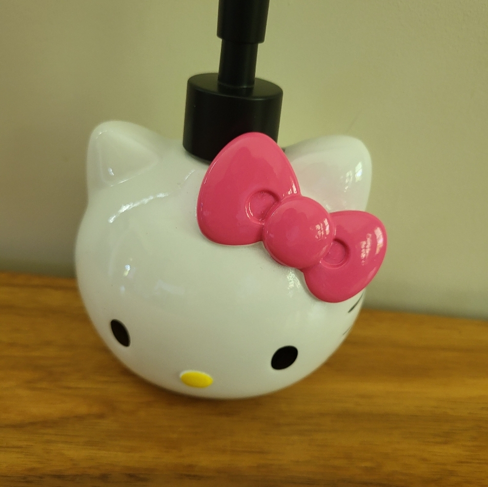 Hello Kitty Sanrio Pink Bow Pump Soap Dispenser